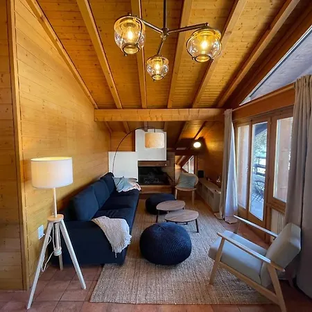 5 Ch. Ski-in/out Apartment *